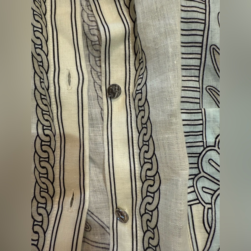 Women’s printed camp shirt. NWT. Size Large - Picture 2 of 5